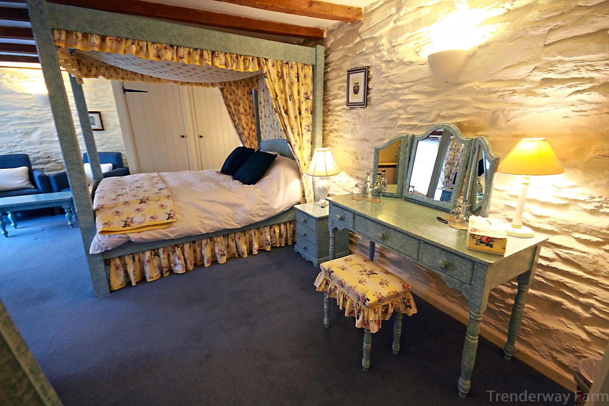 Trenderway Farm Bed & Breakfast Looe Bagian luar foto