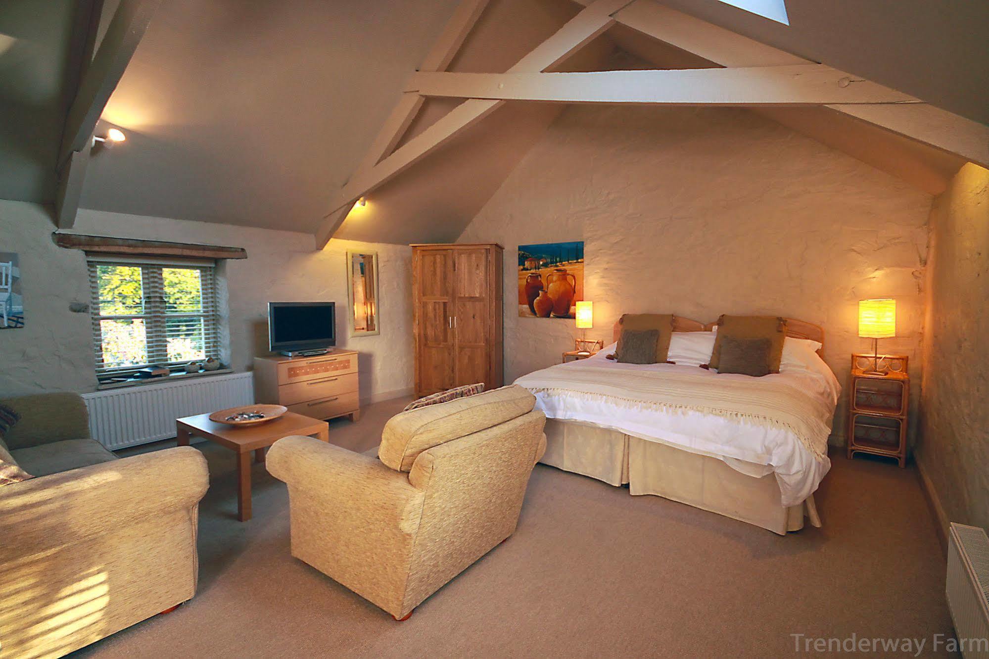 Trenderway Farm Bed & Breakfast Looe Bagian luar foto