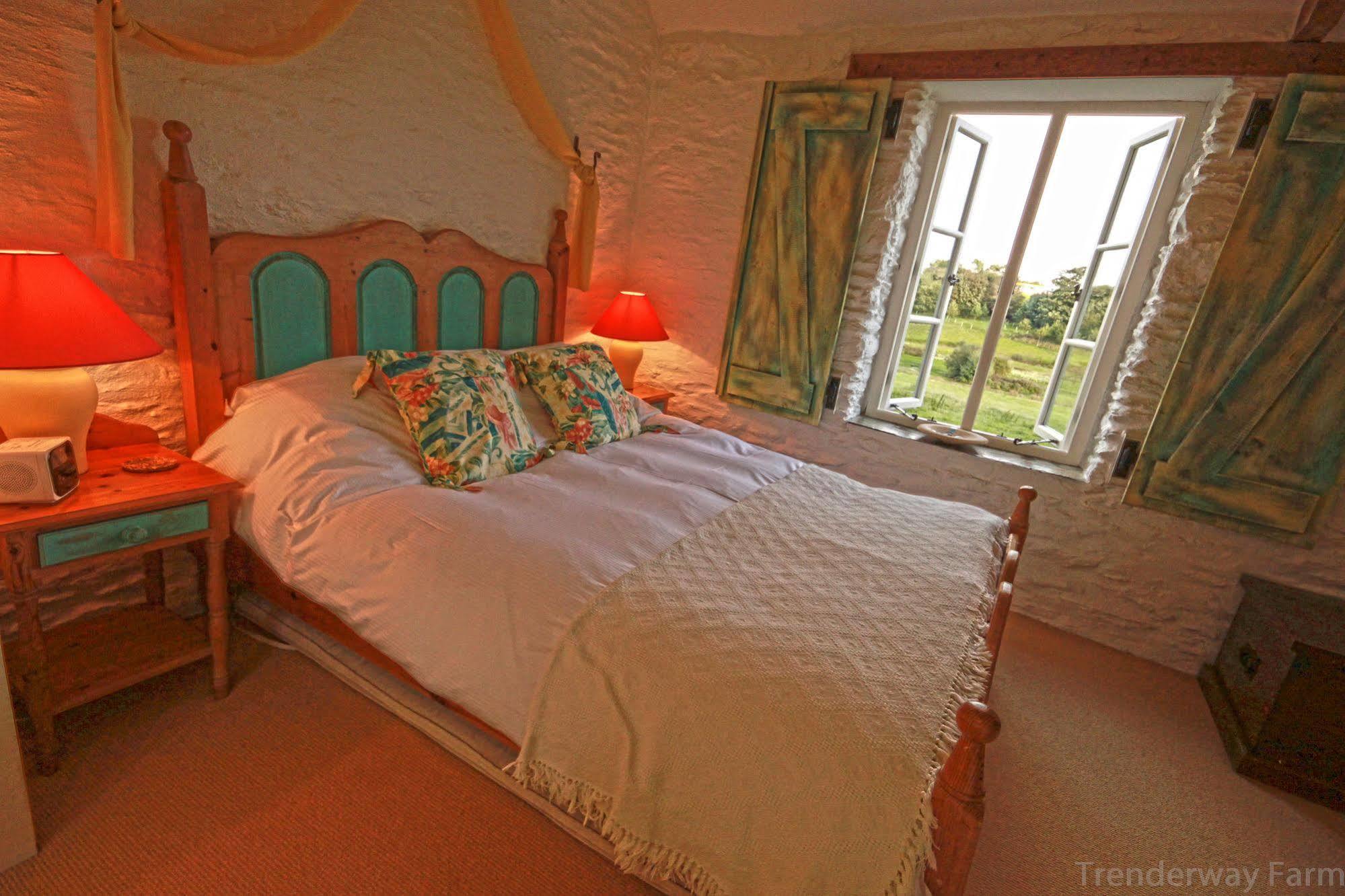 Trenderway Farm Bed & Breakfast Looe Bagian luar foto